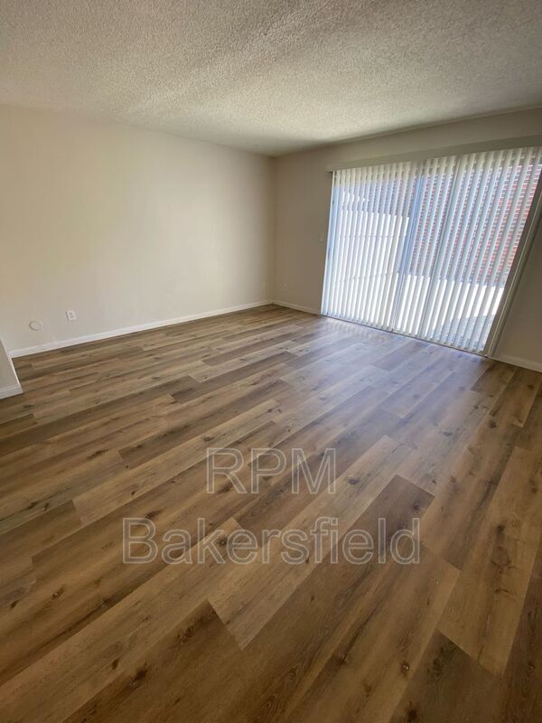 Building Photo - 2411 Olive St