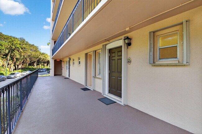 Building Photo - 2871 N Ocean Blvd