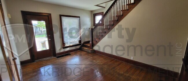 Foto del edificio - 3 Bedroom Home with 2 Car Garage