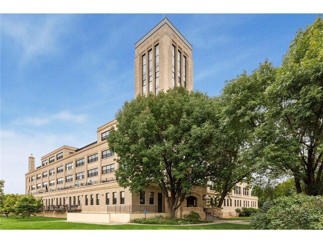 Foto del edificio - 730 Stinson Blvd NE