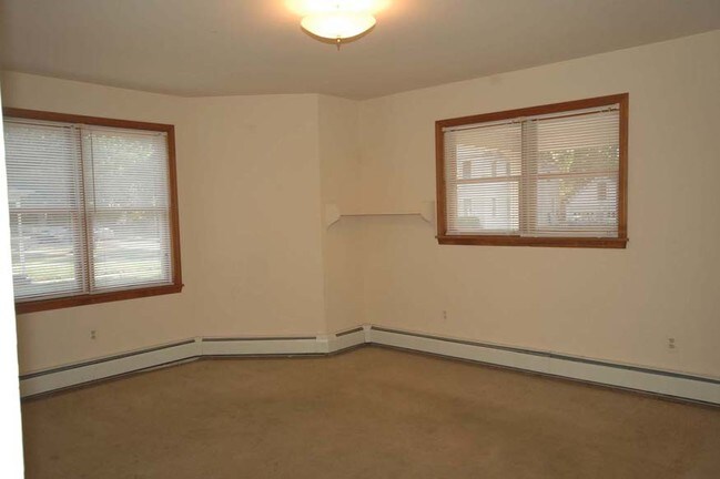 Building Photo - 124 N Summit St