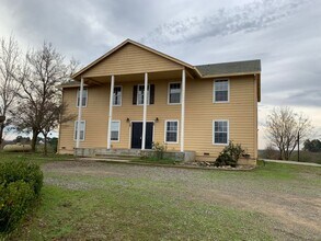Building Photo - 18624 Lake Rd