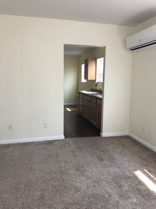 Building Photo - Charming 1 Bedroom Home With Yard
