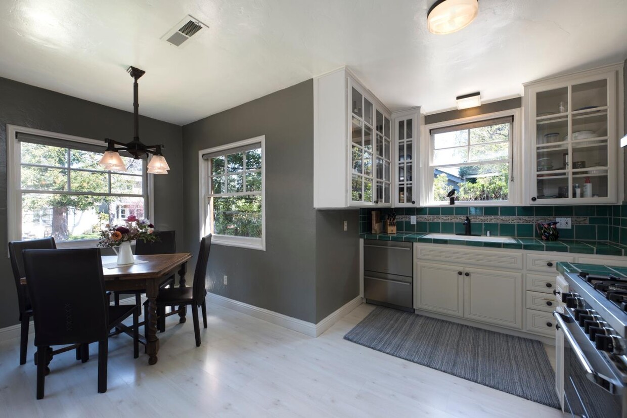 Foto principal - 16770 Loma St