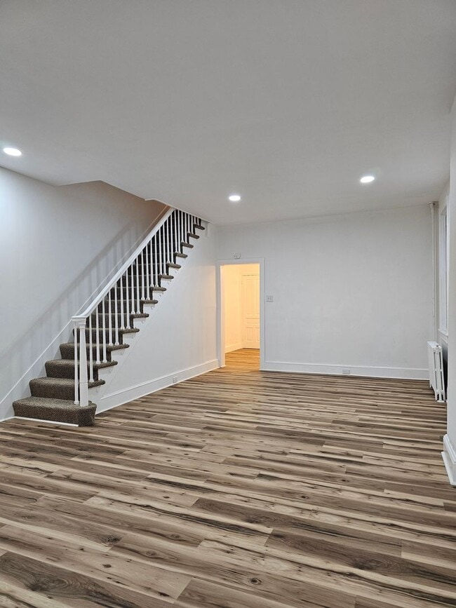 Foto del edificio - 921 W Poplar St