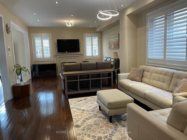 Photo du bâtiment - 7 Campwood Cres