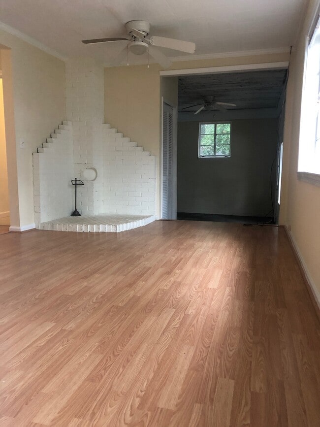 Foto del edificio - 300 Catherine Ave