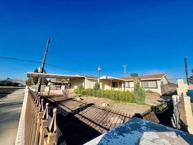 Building Photo - 203 Zion Dr
