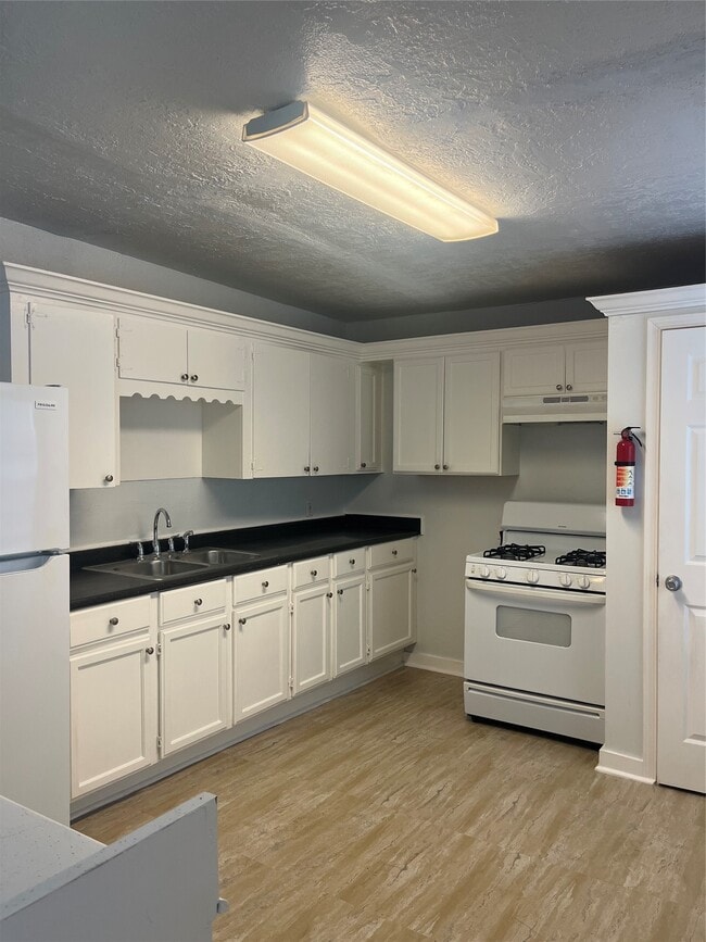 Building Photo - 5537 Bataan Rd