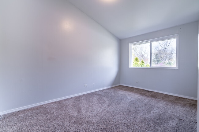 Building Photo - 731 Hibbard Rd