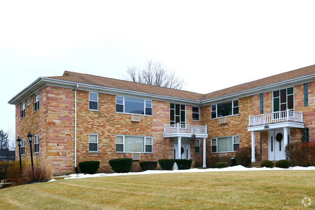 Building Photo - 214-222 S Pine Ave