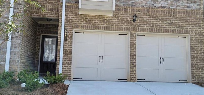 Foto del edificio - 5995 Arbor Knoll Pl