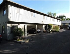 Building Photo - 106 S Rose St