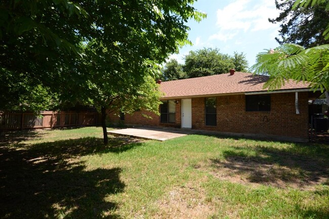 Building Photo - 1804 Dixie Ln