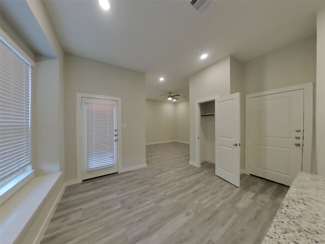 Foto del edificio - 4910 San Fabiano Ct