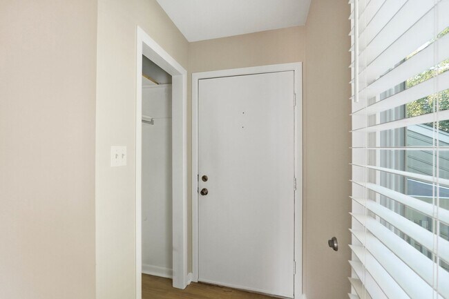 Foto del edificio - 6132 Heath Ridge Ct