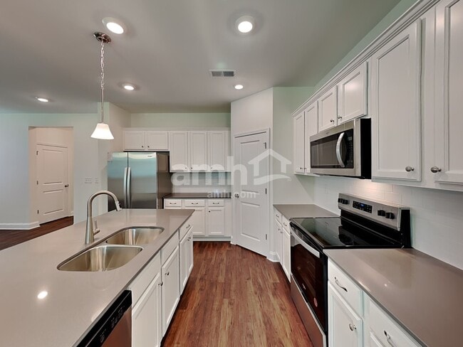 Building Photo - 567 Rivermist Dr