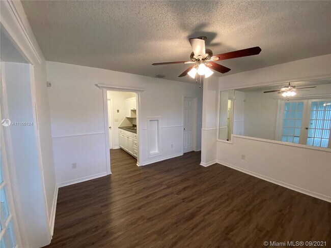 Foto del edificio - 1601 NE 48th St