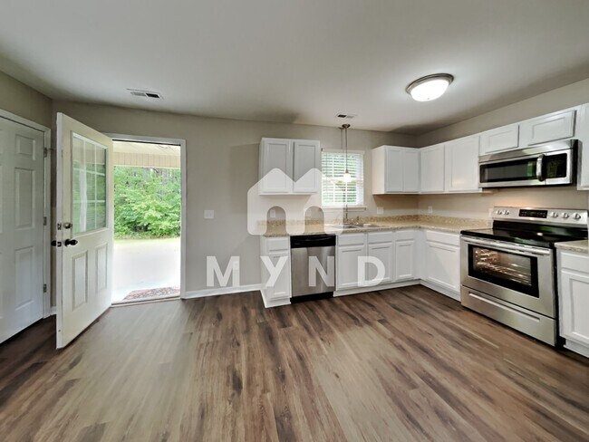 Foto del edificio - 466 Barewood Dr