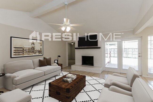 Building Photo - 2832 Lago Vista Loop