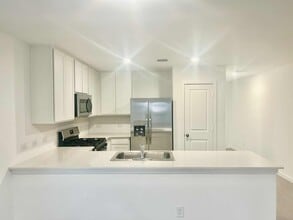 Building Photo - 504 Robin Ct