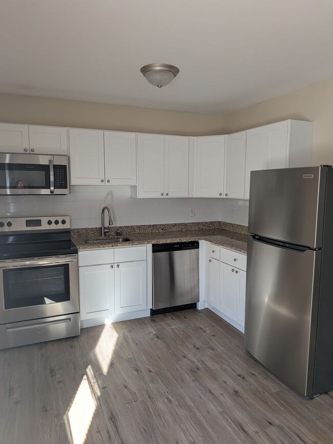 Building Photo - Spring Street Gardens