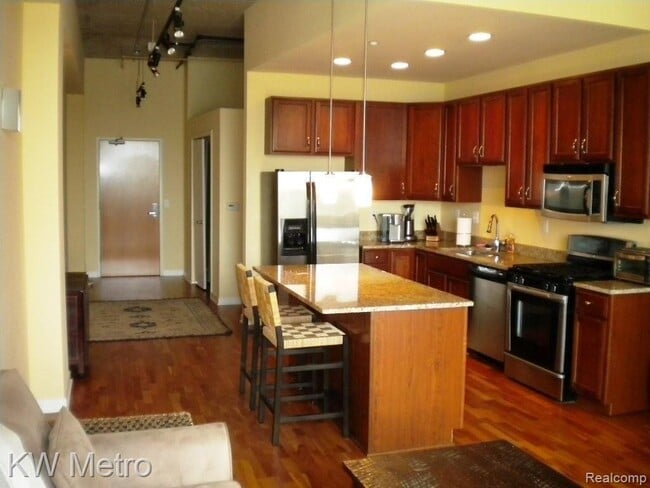 Foto del edificio - 350 N Main St