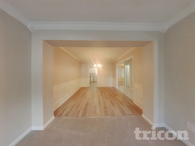 Building Photo - 1221 Wandering Vine Ct SE