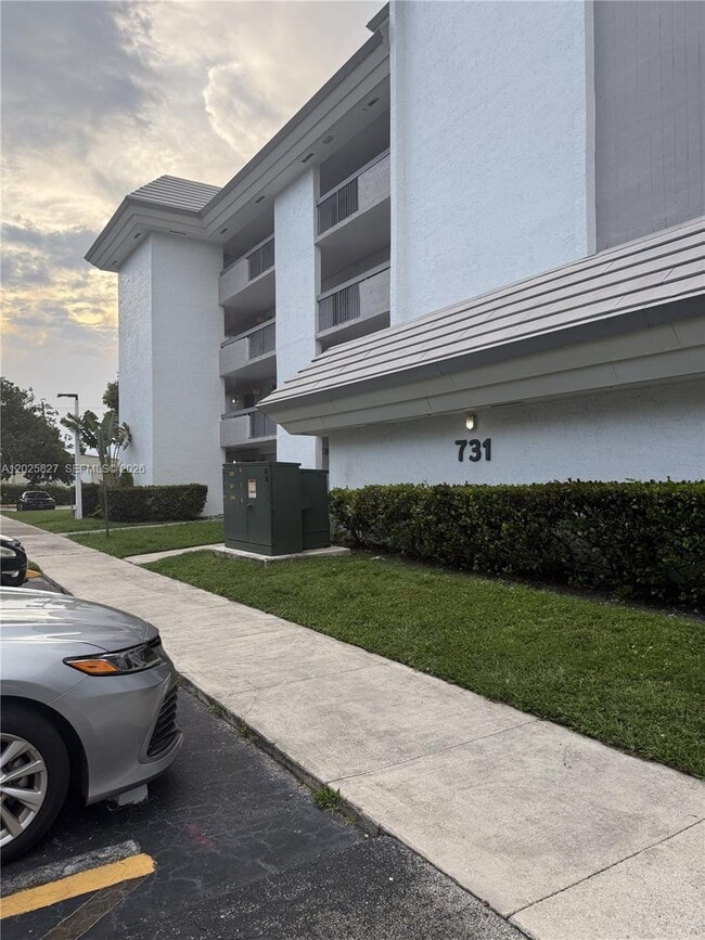 Building Photo - 731 N Pine Island Rd