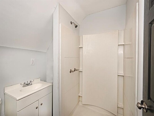 Foto del edificio - Stately Luxury Living in Schenley Heights ...