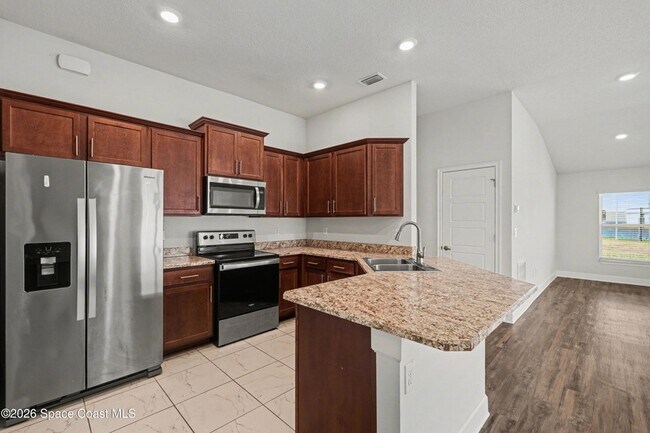 Foto del edificio - 2542 Pinwherry St NW