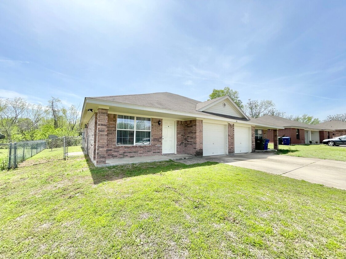 Foto principal - 311 Janelle Dr