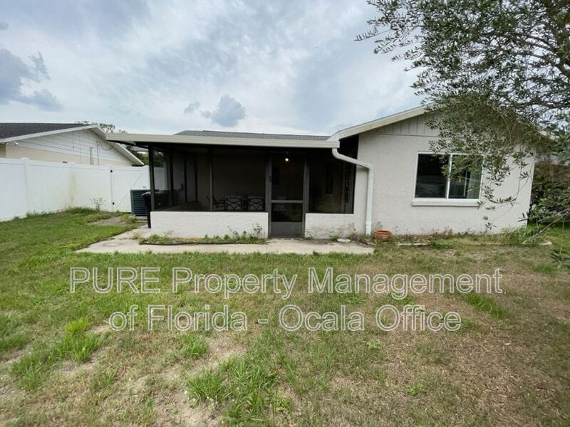 Building Photo - 5105 SE 25th St