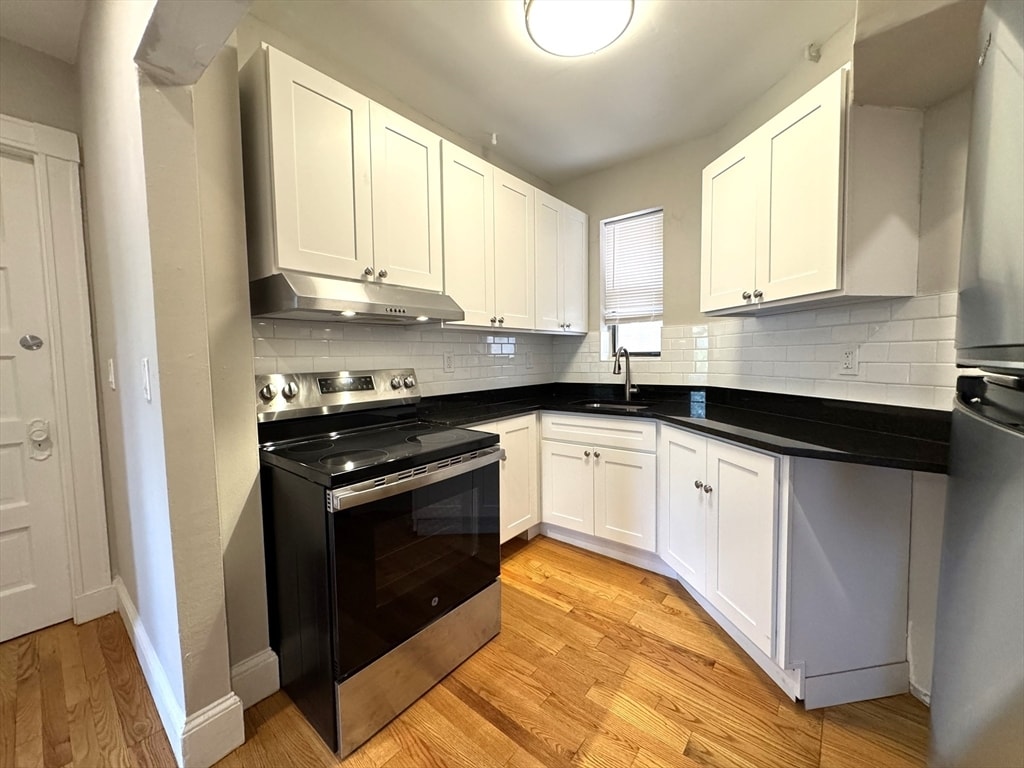 Primary Photo - 8 Langmaid Ave