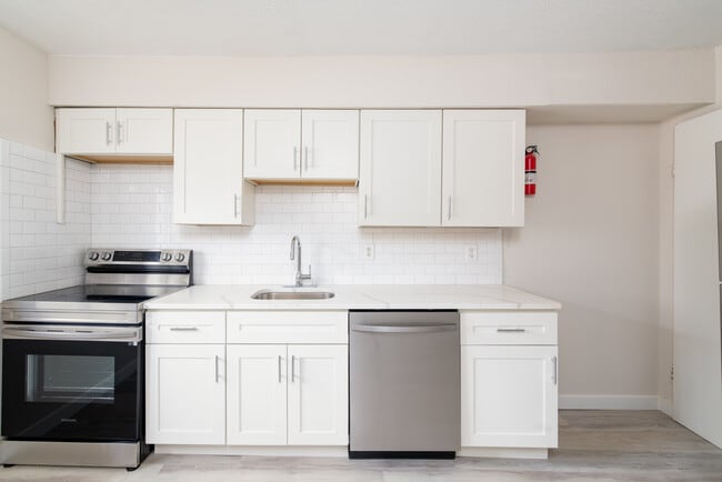 Building Photo - Heege Place