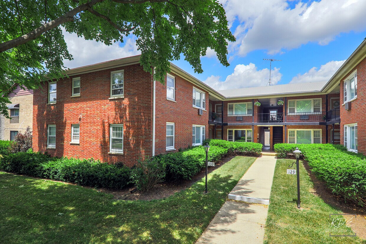 Building Photo - 129-133 E Franklin Ave