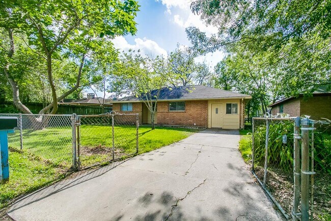Foto del edificio - 743 Knob Hollow St