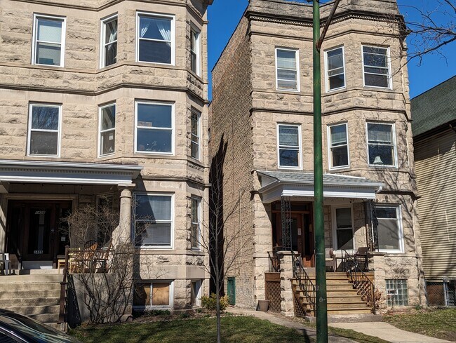 Foto del edificio - 1426 W Balmoral Ave