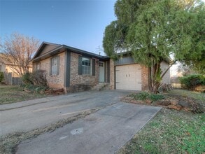 Building Photo - 616 Reynolds Rd