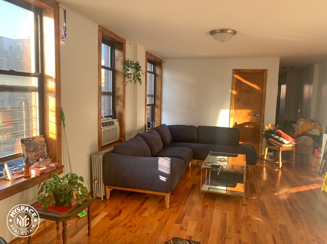 Primary Photo - 381 Berry St