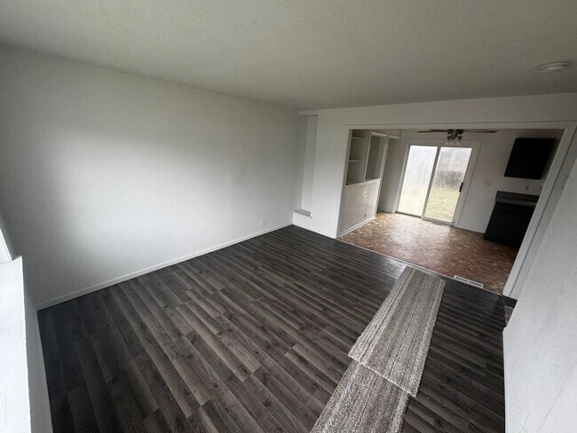 Foto del edificio - 3 bed/ 1 Bath