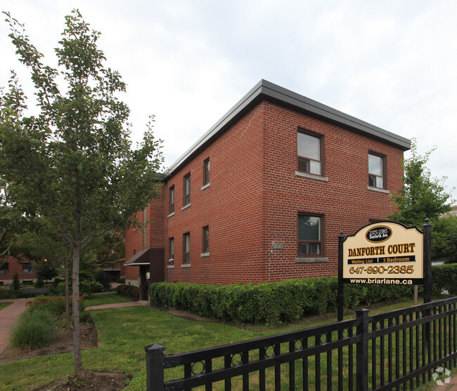 Photo du bâtiment - Danforth Court