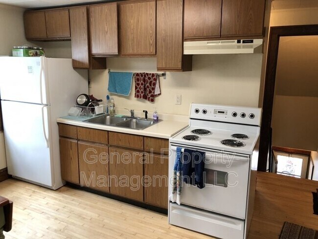 Foto del edificio - Great 3 Bed 1 Bath close to Water St. Avai...