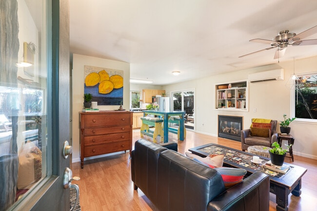 Building Photo - 627 Prince Ave