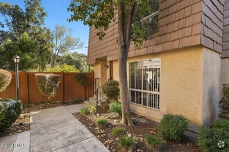 Building Photo - 27401 Country Glen Rd
