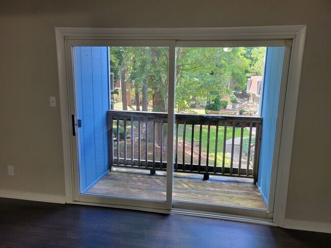 Foto del edificio - Charming Townhouse Minutes from North Hills