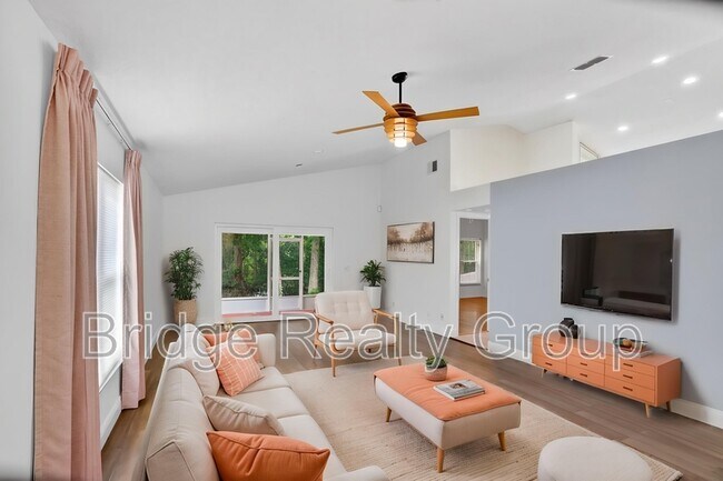 Foto del edificio - 10315 Winding Creek Ln