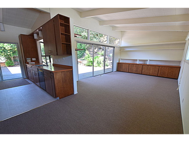 Building Photo - 448 Oak Manor Dr