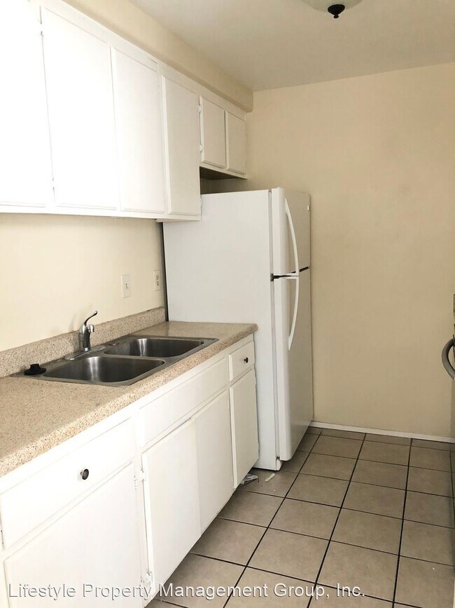 Foto del edificio - 2 br, 1.5 bath Apartment - 4967 Auburn Dr.