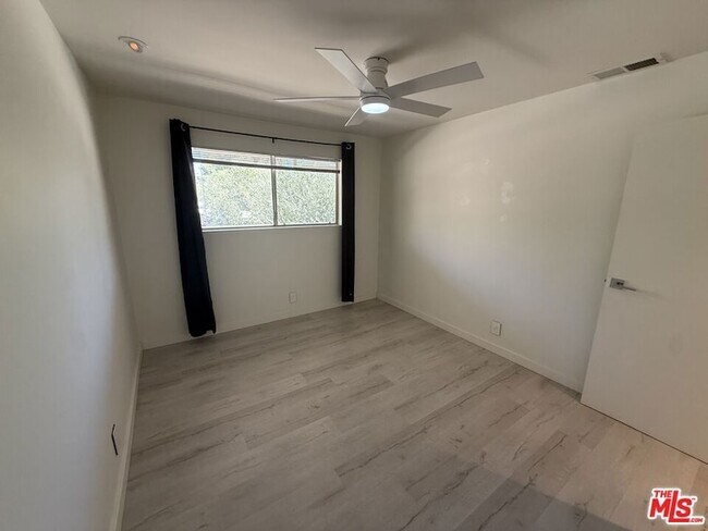 Foto del edificio - 2857 N Los Felices Rd